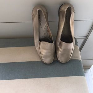 Kim Rogers Gold Loafers size 8 M